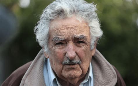 Peleando con la muerte Pepe Mujica hizo aparición a una semana de