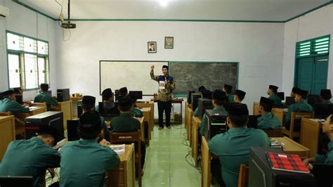 Santri Akhir Kelas 6 TMI Pondok Pesantren Darul Amanah Gelar Pelatihan