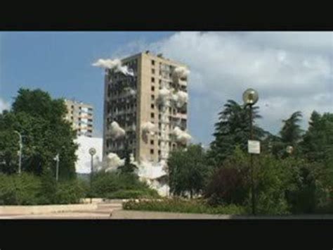 Destruction des tours de la ZUP Nord de Mâcon Vidéo Dailymotion