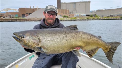 Lake Michigan Salmon Fishing Vertical Jigging Float Fishing Staging