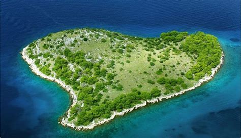 Croatia’s Heart-Shaped Island: A Breathtaking Natural Wonder ...