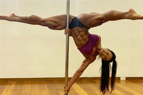 Foto De Gracyanne Barbosa No Pole Dance Choca Passando Mal