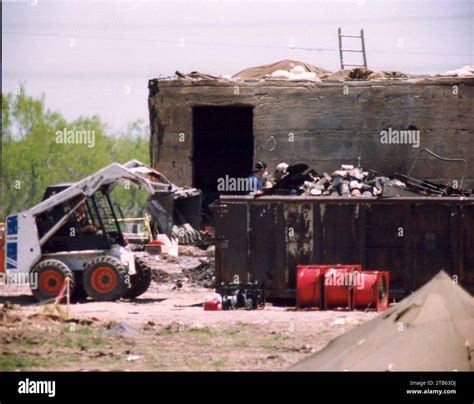 Waco Siege Cleanup Of Debris After The Fire Stock Photo Alamy