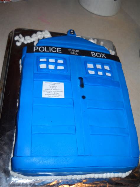 Tardis Cake by tinytexans on DeviantArt