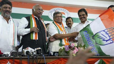 Karnataka Former Chief Minister Jagdish Shettar Joins Congress After