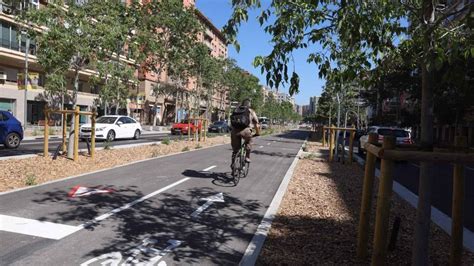 Barcelona Estrena Un Nuevo Tramo De Carril Bici En La Avenida De La