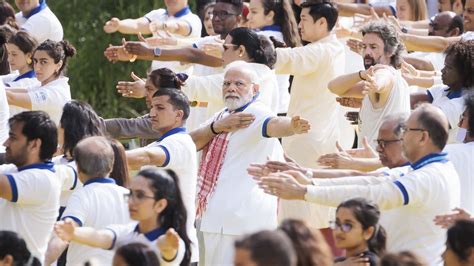 At the UN, Modi Trumpets the Benefits of Yoga - The New York Times