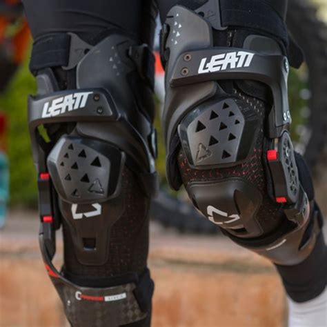 Joelheira Leatt Brace C Frame Hybrid Preto Grid Motors