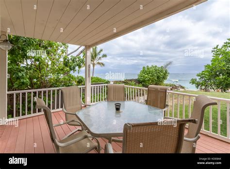 Beach front home in Hawaii Stock Photo - Alamy