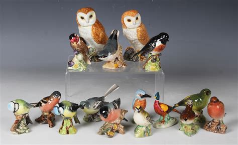 Sixteen Beswick birds, including kingfisher, two barn owls, robin, wren ...