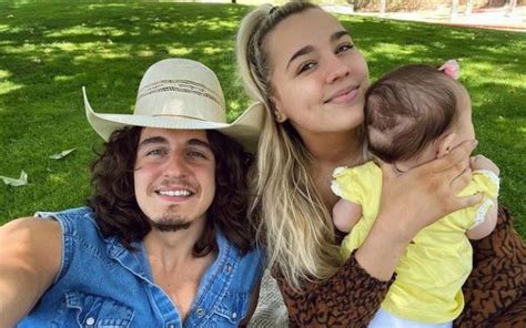 Who is the American singer Gabby Barrett husband? net worth