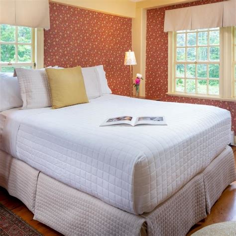 Top Kennebunkport Bed and Breakfast :: Historic & Cozy Maine Inn