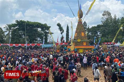 Kenduren Wonosalam Tradisi Berebut Durian Gratis Yang Jadi Ikon Baru