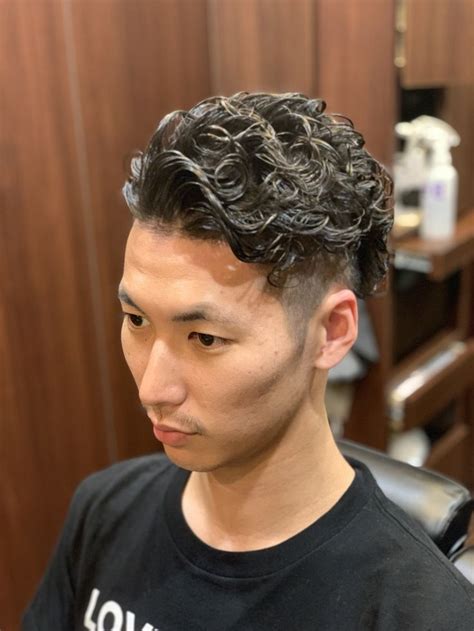 ツーブロック73ハードパーマ｜ヘアカタログ｜高級理容室 床屋 ヒロ銀座ヘアーサロン パーマ メンズ ヘアスタイル 髪型 メンズ パーマ