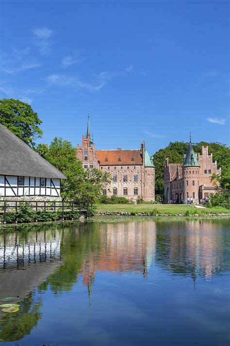 Renaissance Schloss Egeskov Auf Der Bild Kaufen Lookphotos