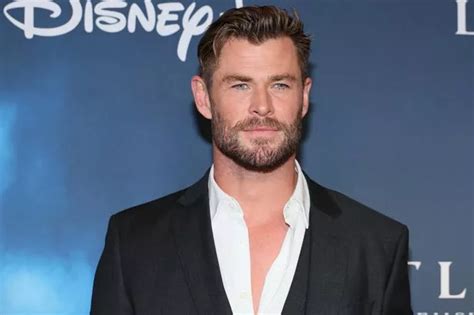 Chris Hemsworth Suffers Major Wardrobe Malfunction In Workout Clip Claim Eagle Eyed Fans