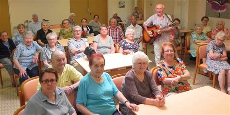 Chant Et Guitare Animent Les Tamaris