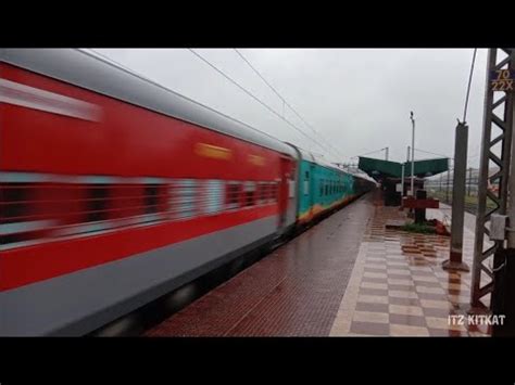 Humsafar Express With Sleeper Coaches Habibganj Santragachi