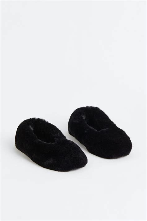 Soft indoor slippers