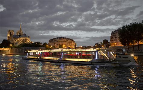 Sightseeing Cruise on the Seine | musement