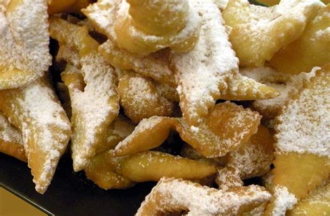 Un Vortice Di Croccantezza Le Chiacchiere Di Carnevale Ricette A Casa