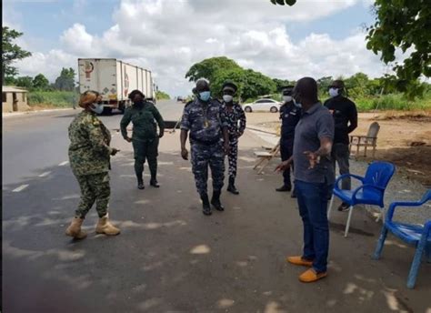 Côte Divoire Yamoussoukro Un Passager Dune Cinquantaine Violenté