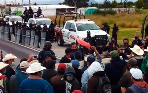 Integrantes Del Movimiento En Defensa Del Agua Bloquean La Puebla