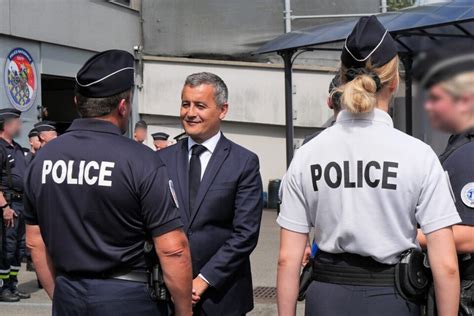 Attaque Au Couteau Paris G Rald Darmanin A D Cor Les Policiers