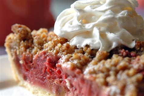 Strawberry And Rhubarb Pie With Streusel Topping Vegalicious Recipes