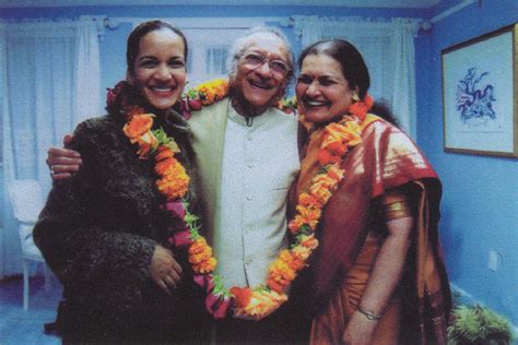 Ravi Shankar With His Daughter Anoushka Shankar And His Wife Sukanya