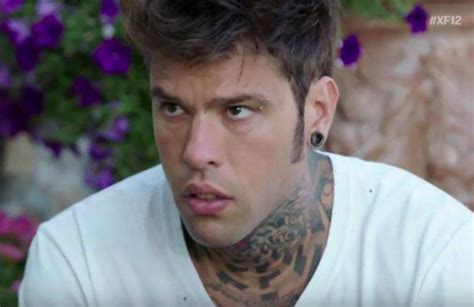 Fedez Querelato Da Codacons Che Fantastico Paese Il Web Si Schiera