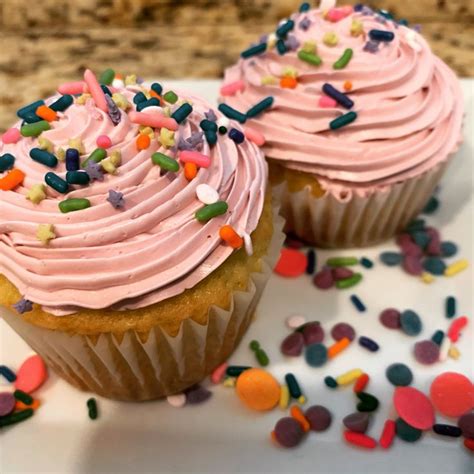 Vanilla Cupcakes With Swiss Meringue Frosting Vanilla Cupcakes