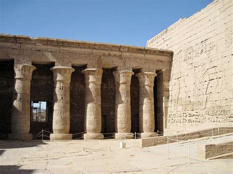 Medinet Habu Templo funerario de Ramsés III Megaconstrucciones