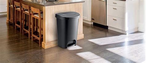 Best Kitchen Trash Cans In Buying Guide Gear Hungry