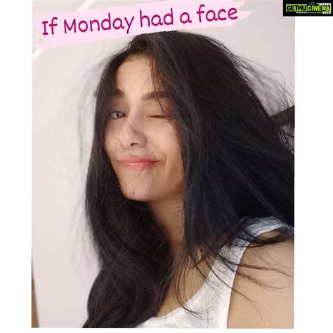 Amrita Rao Instagram - What's your Monday face 🤭 ? - Gethu Cinema