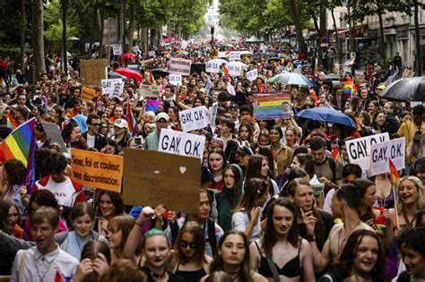 A Paris La Marche Des Fiert S Reprend Des Couleurs Apr S Deux Ans De