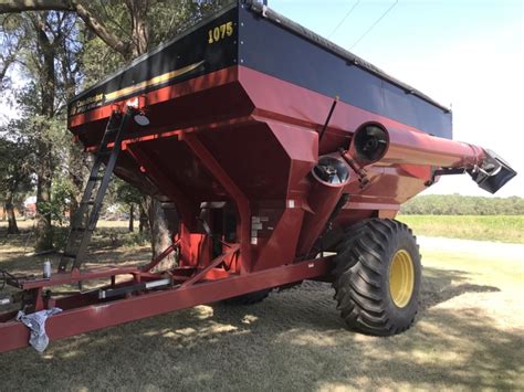 CrustBuster 1075 Grain Cart Nex Tech Classifieds