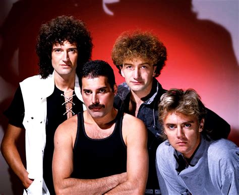 Pin By Ernelyn Lucas On Queen Greatest Rock Band Ever Queen Band