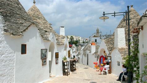 Puglia and its typical White Houses and caves - Taols