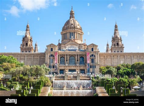 The Magic Fountain of Montjuic below the Palau Nacional, MNAC, National Art Gallery, Barcelona ...