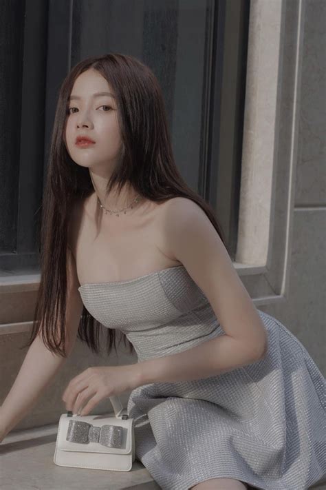 Bỏ hình tượng ngây thơ hot girl ảnh thẻ ngày càng bốc lửa Báo Tri thức và Cuộc sống TIN