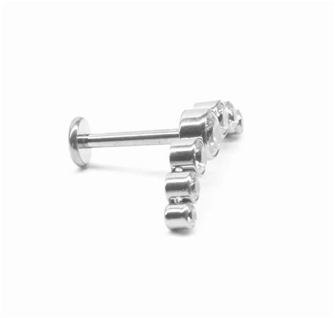 Piercing Labret Cluster Titânio G23 7 pedras Zircônias Rosca Interna