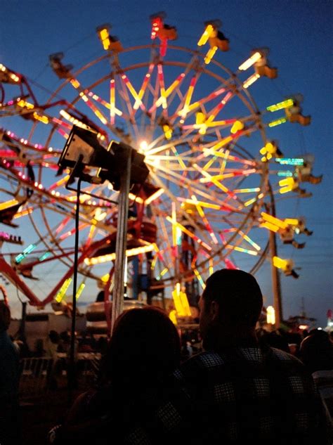 Couple at Ferris Wheel Free Photo Download | FreeImages