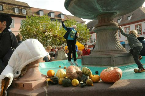 Erlebnis Sonntag In Neustadt Herbstmarkt Mit Verkaufsoffenem Sonntag