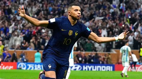 Kylian Mbappé gana la Bota de Oro en Qatar 2022 como máximo goleador