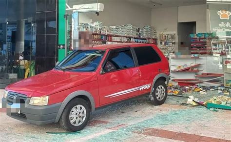 Marido Invade Farm Cia Carro Em Ato De F Ria Ap S Descobrir