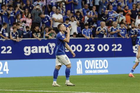 EN IMÁGENES Así ha sido la victoria del Oviedo ante el Almería 3 2