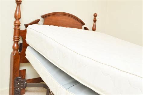 Craftmatic Adjustable Bed with Headboard | EBTH