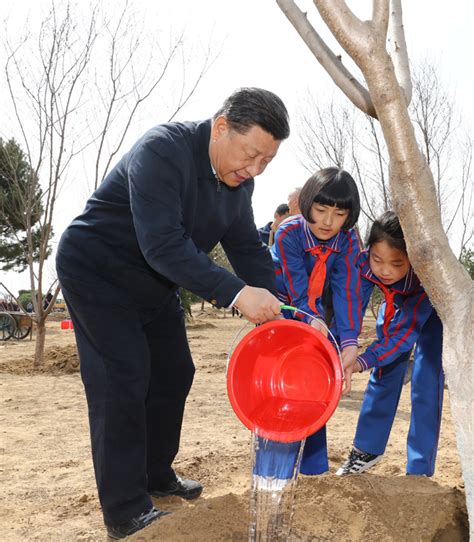 党和国家领导人参加首都义务植树活动 图片新闻 中国政府网