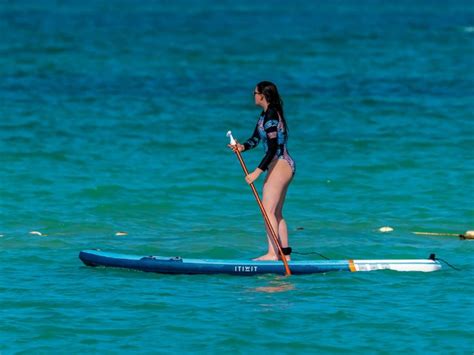 Cómo ajustar tu postura para una remada más potente en paddle surf